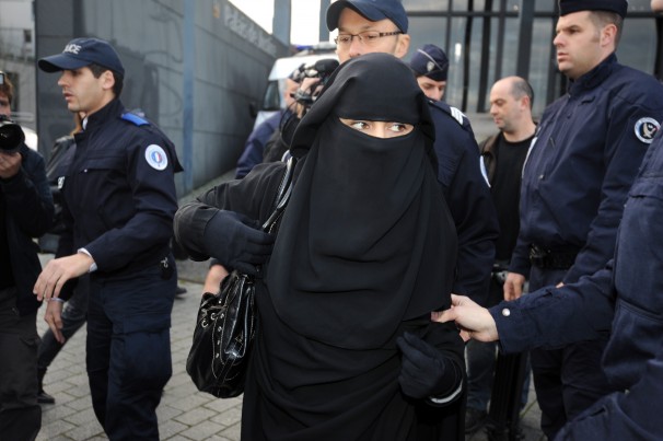 женщины в хиджабах франция