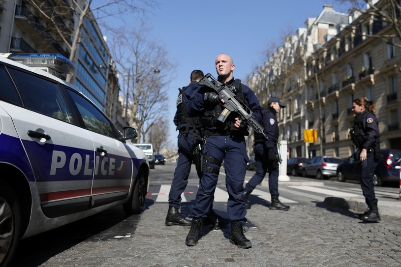 За взрывами в Париже вероятно стоят греческие анархисты