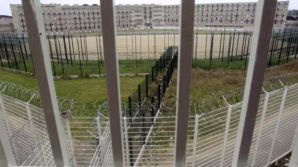В тюрьме Флёри-Мерожи заключённые устроили бунт