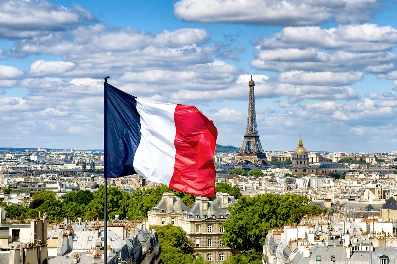 285049-2022x1348-french-flag-in-paris.jpg