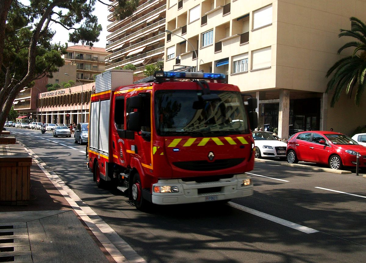 1200px-Fourgon_incendie_Pompiers_de_Monaco.jpg
